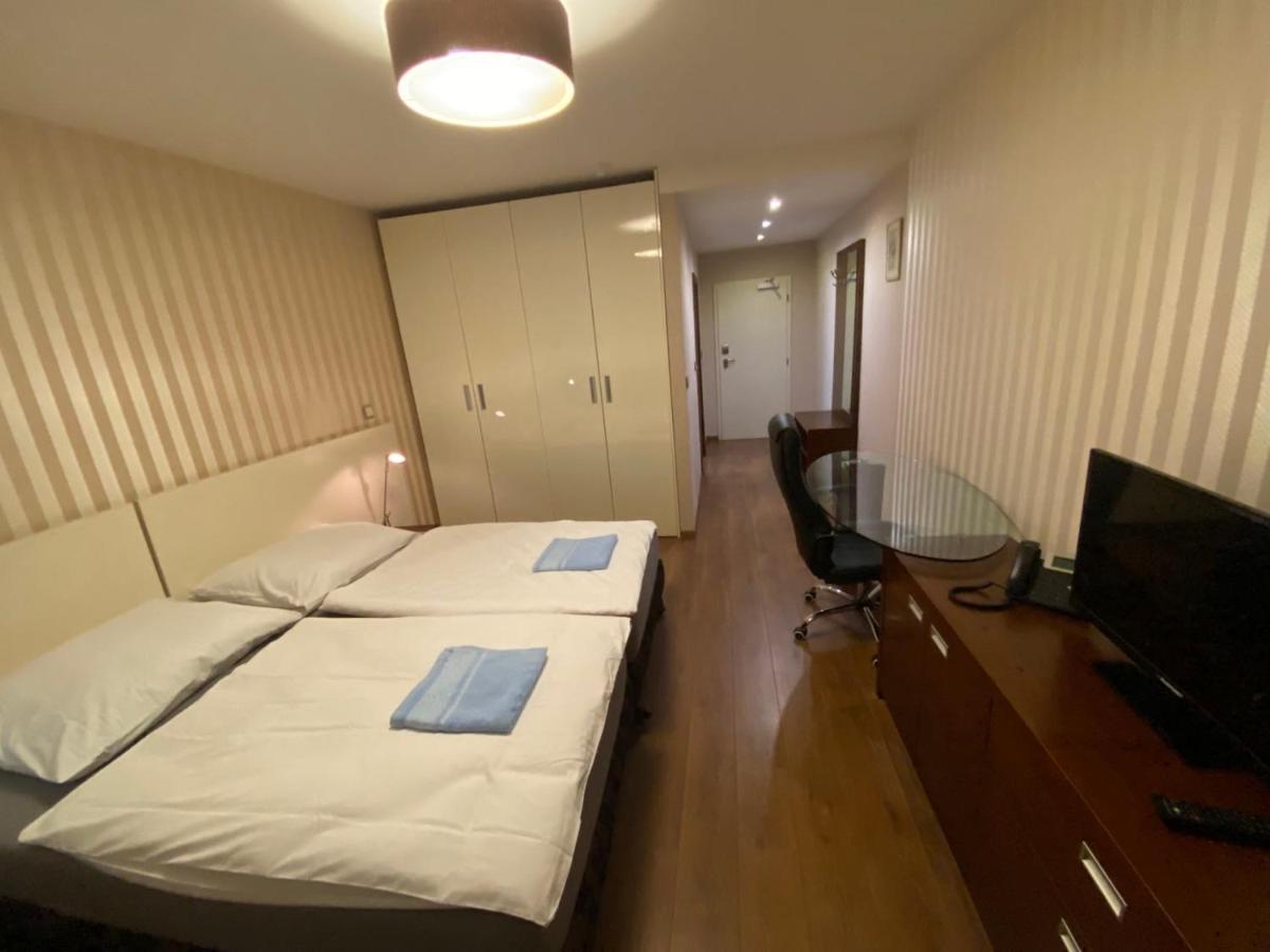 Golden Fish Apartmany Xia Пльзень Экстерьер фото
